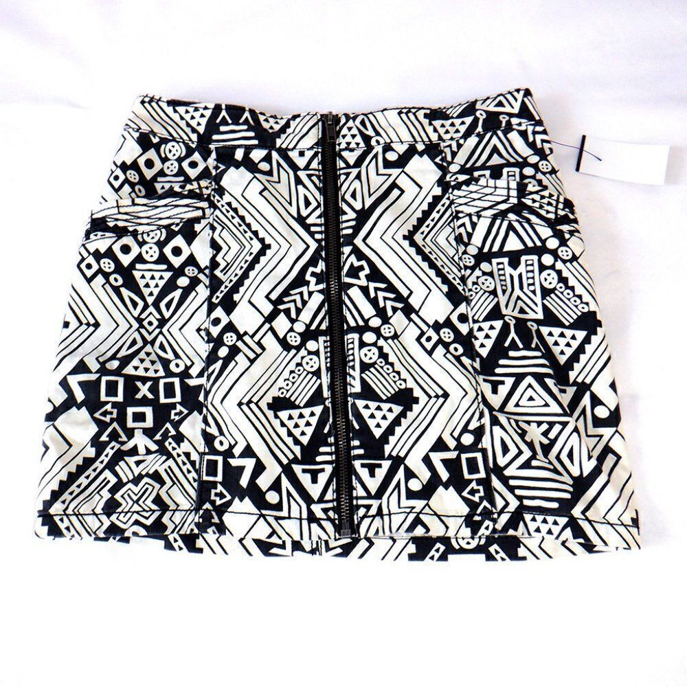 Black white geometric full zip mini skirt